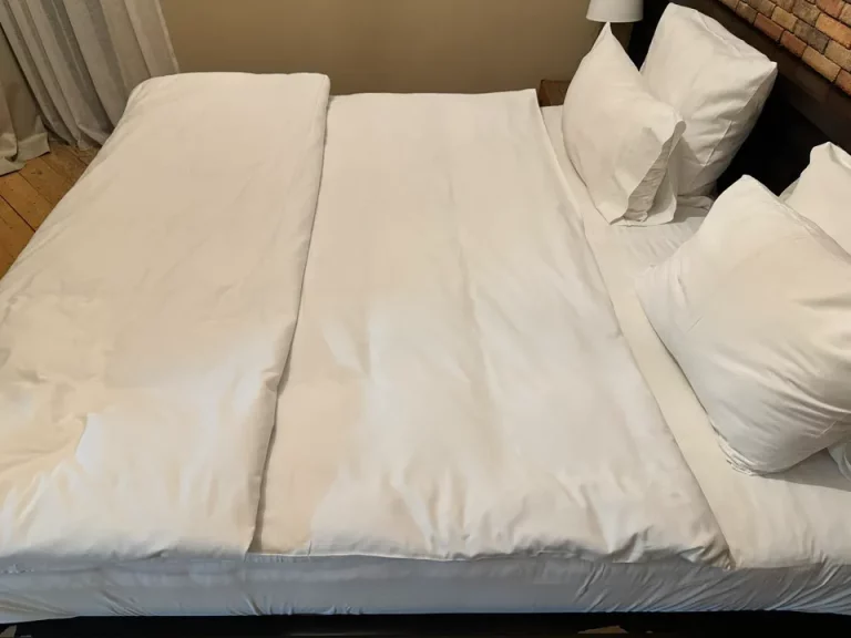 横方向からベッド