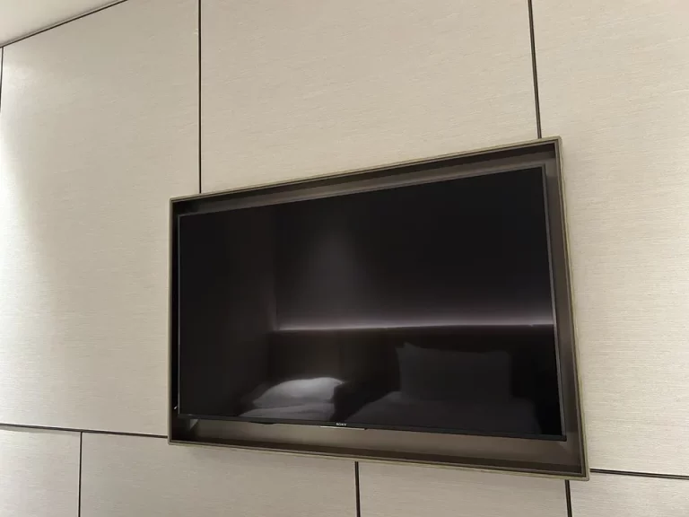 ベッド方向からTV