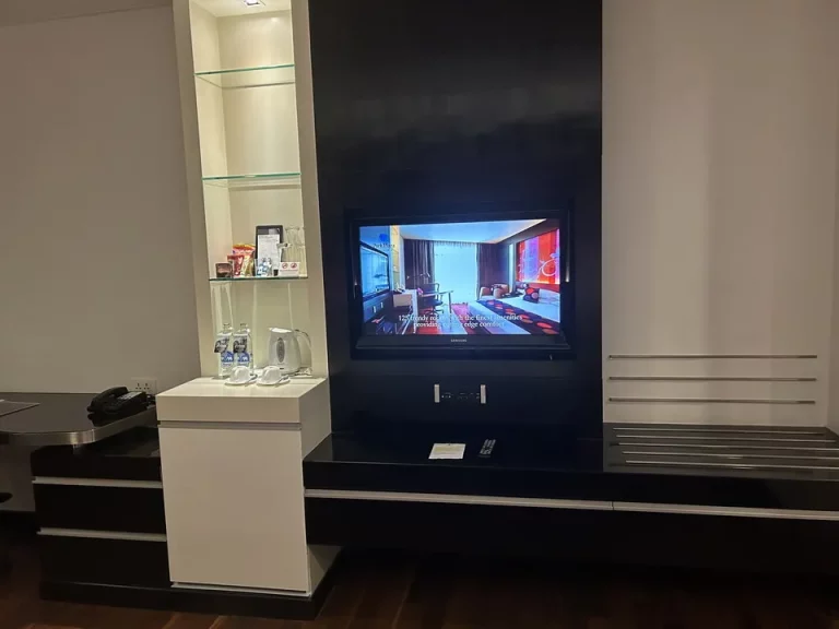 ベッド方向からTV