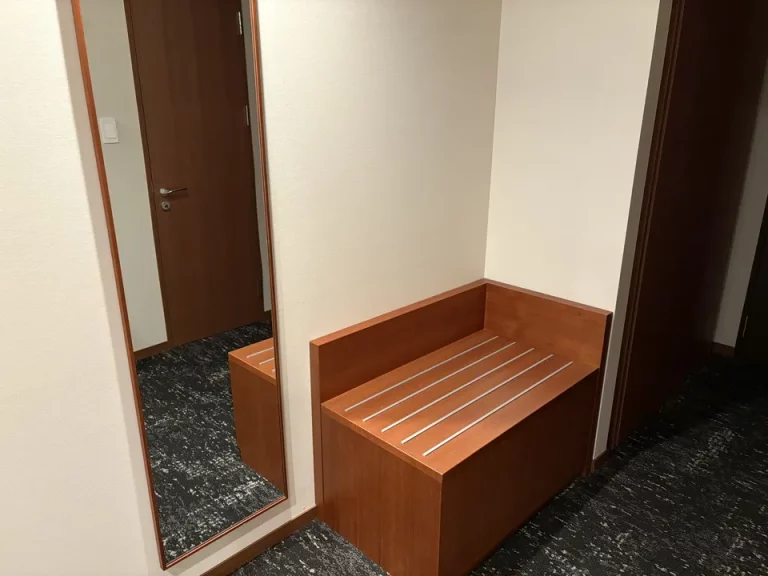 鏡と物置