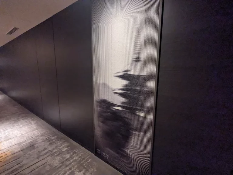 客室階廊下に日本をイメージした立体ウォールアート