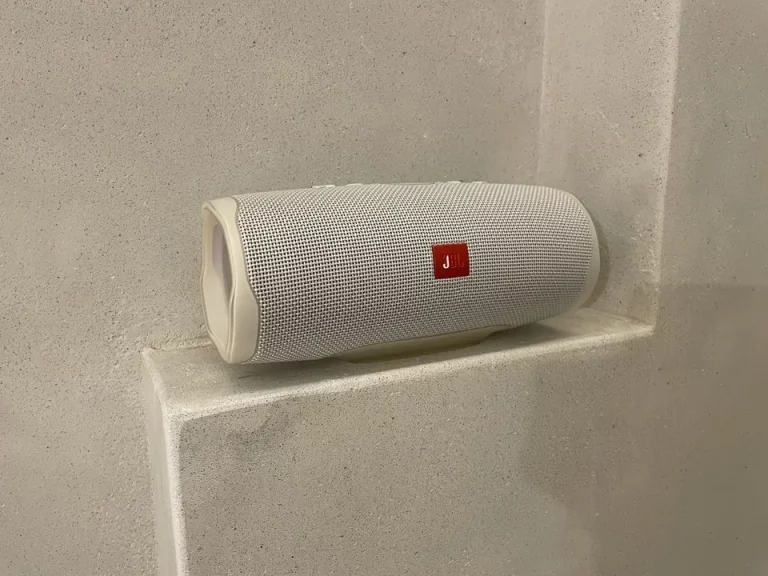 バス内スピーカー