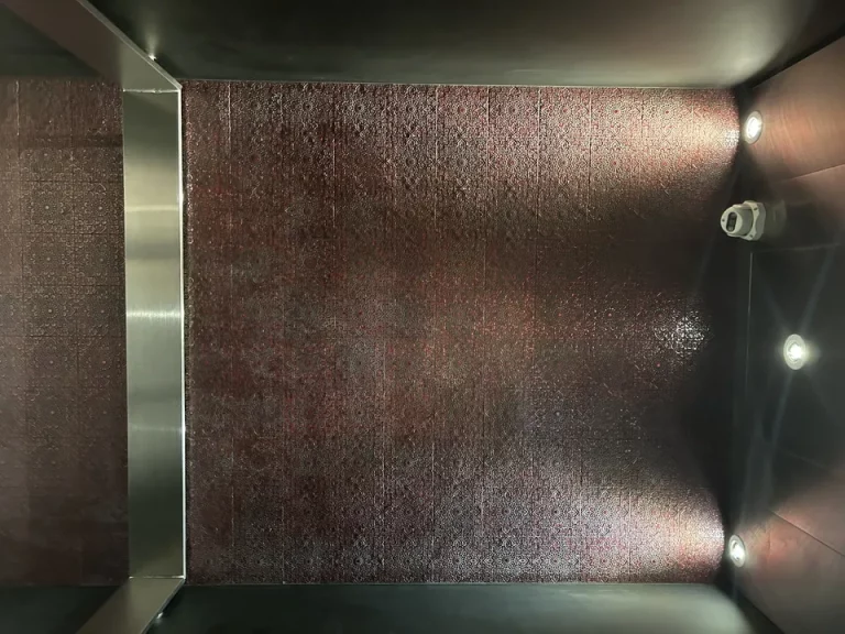 エレベーター内観