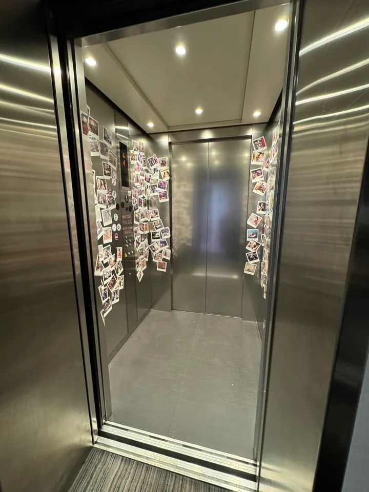 エレベーター内観