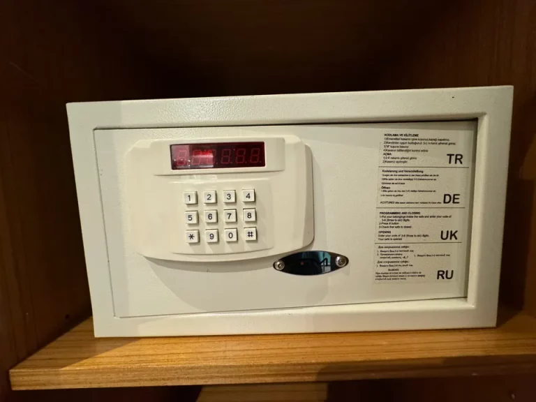 セーフティーボックス (閉じた状態 )