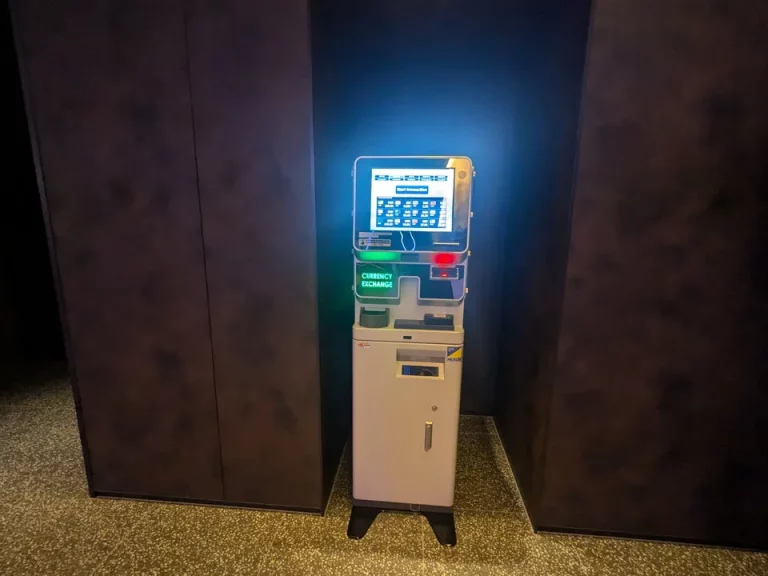 ロビーに外貨両替機