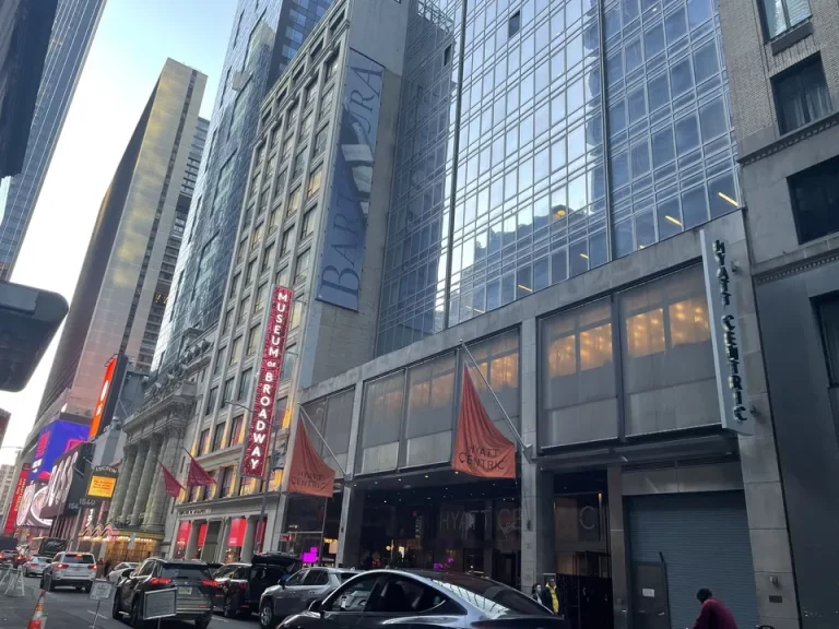 建物全体_都会的で洗練された雰囲気