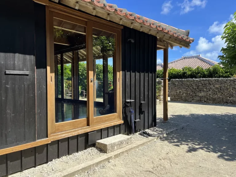 客室入口外観ドア