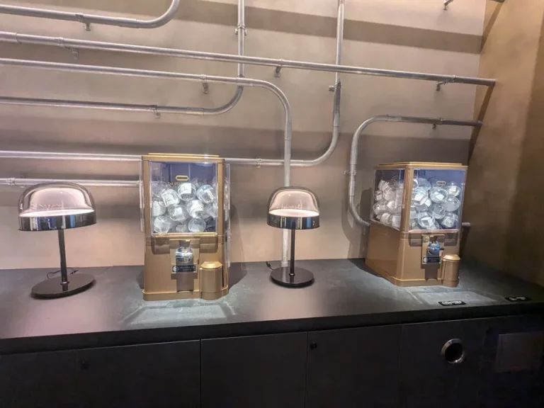 29階WATER STATION内のガチャガチャ