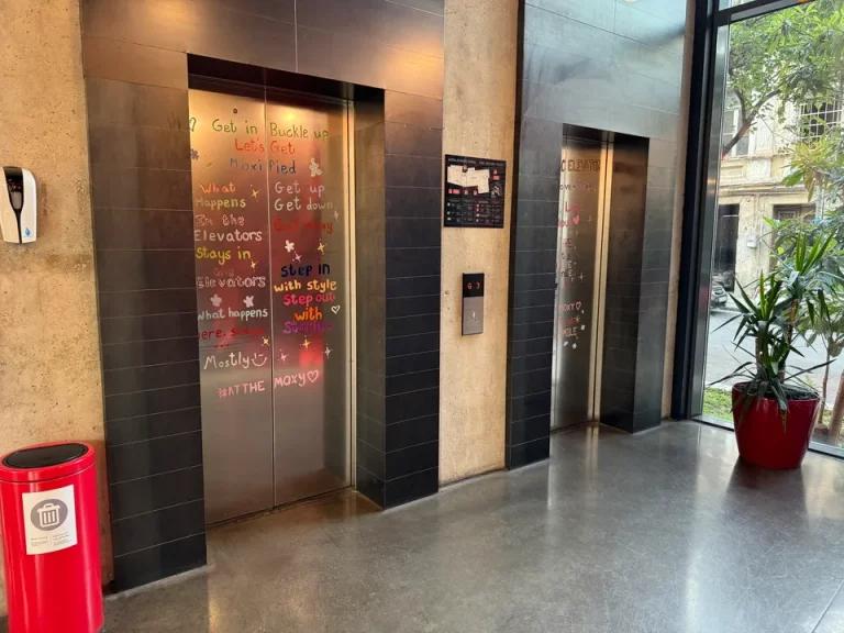 エレベーターホールフロント階(1)