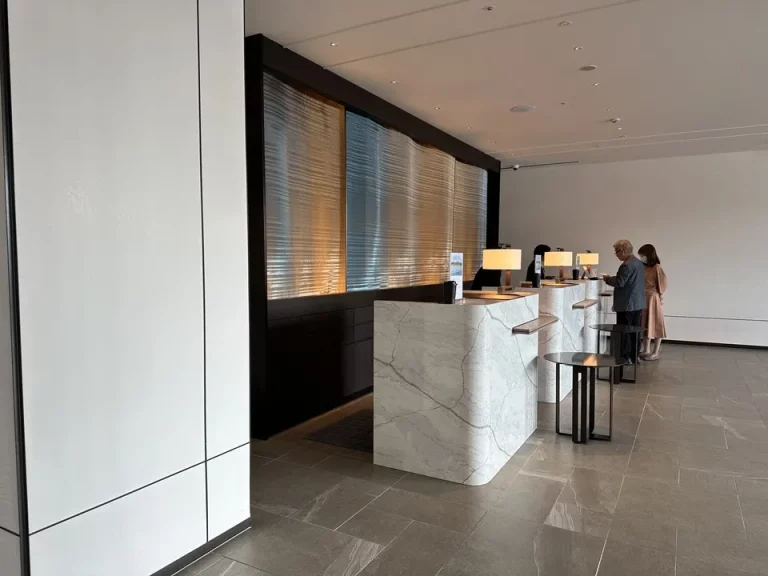 フロントカウンター