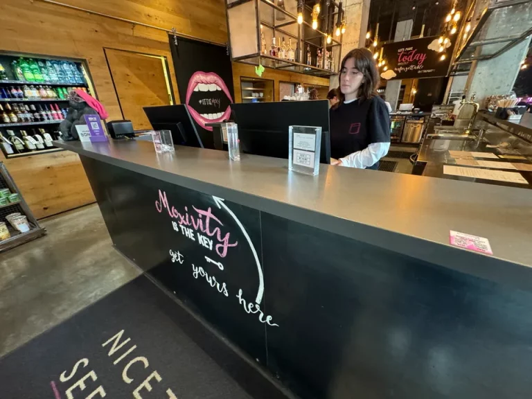 フロントカウンター