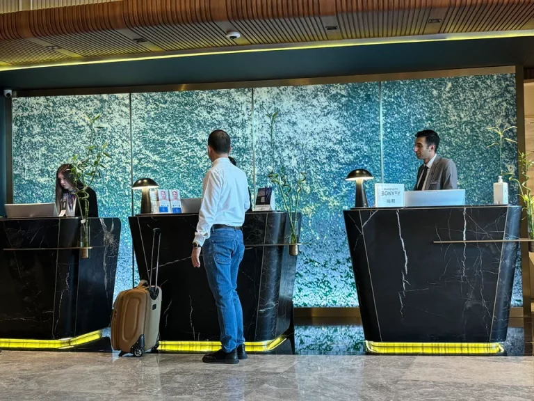 フロントカウンター