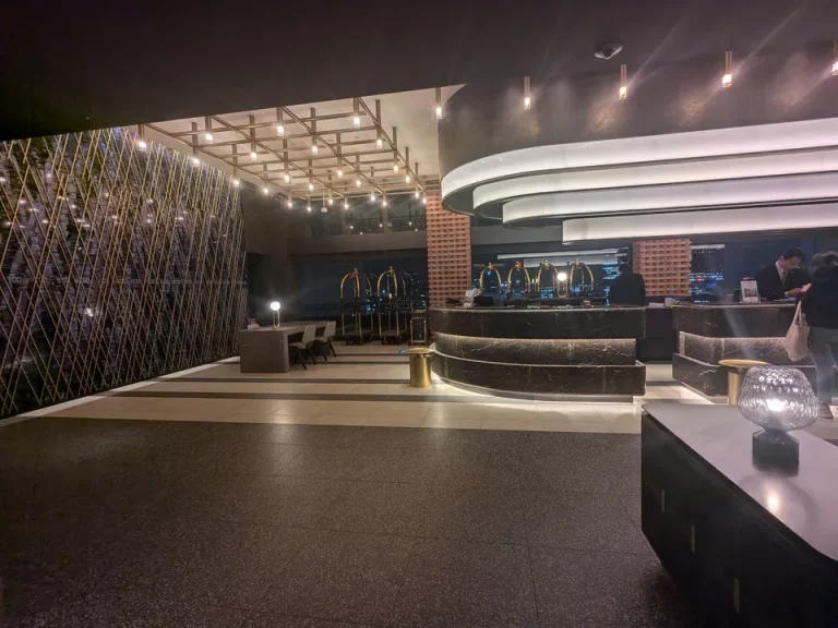 フロントカウンター