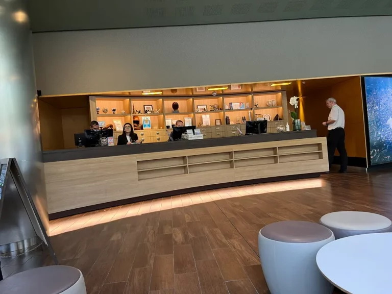 フロントカウンター