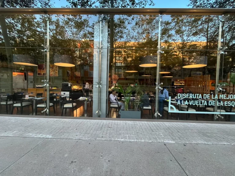 ホテルレストラン外観