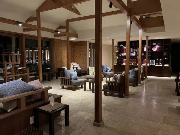 ラウンジ内観①