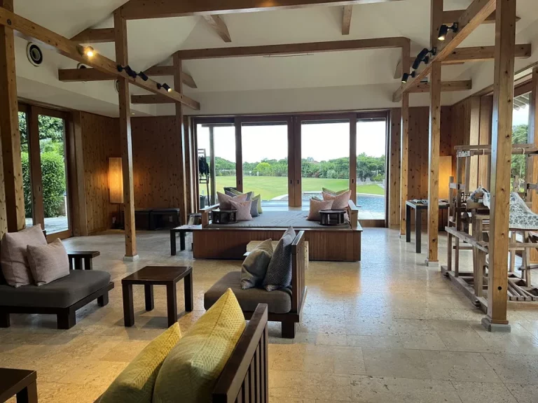 ラウンジ内観⑥