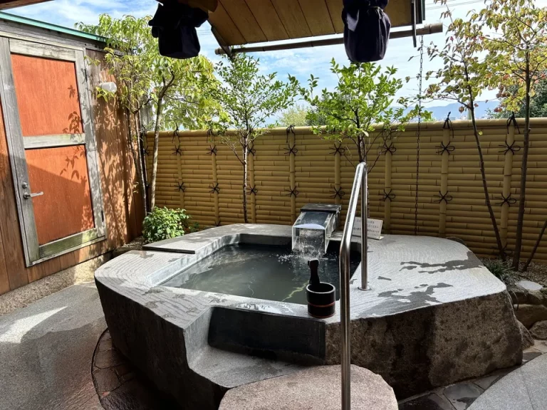 露天風呂(部屋からの眺望)(昼)