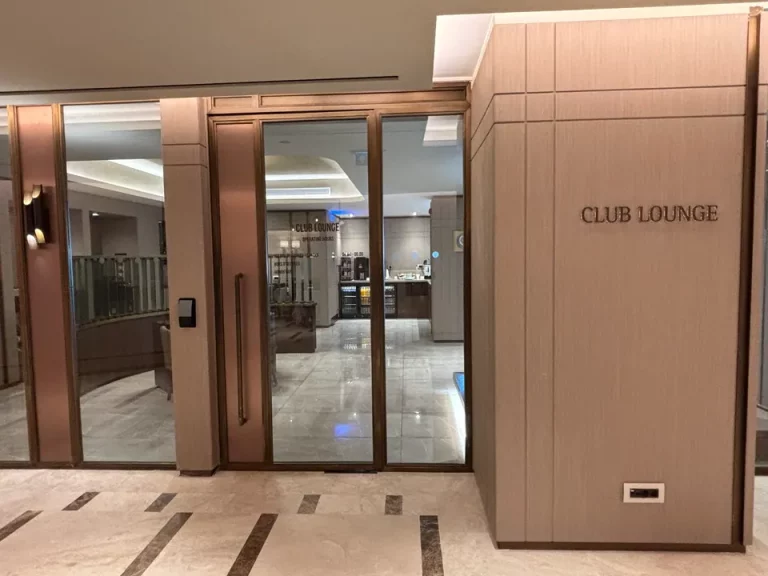 クラブラウンジ入口