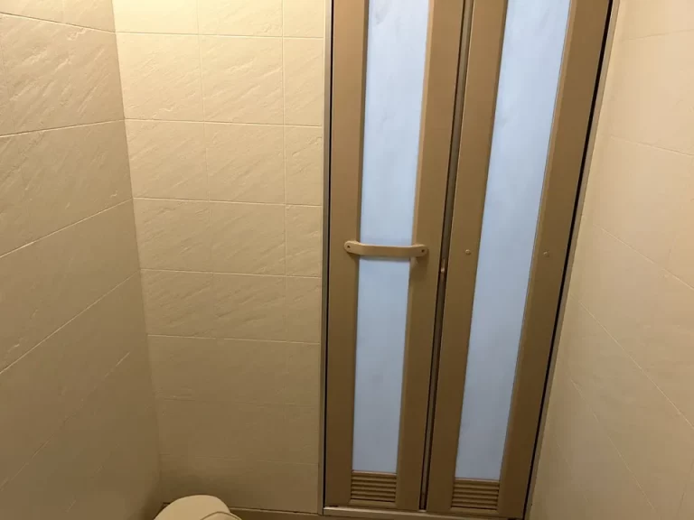 バスルーム内から入口