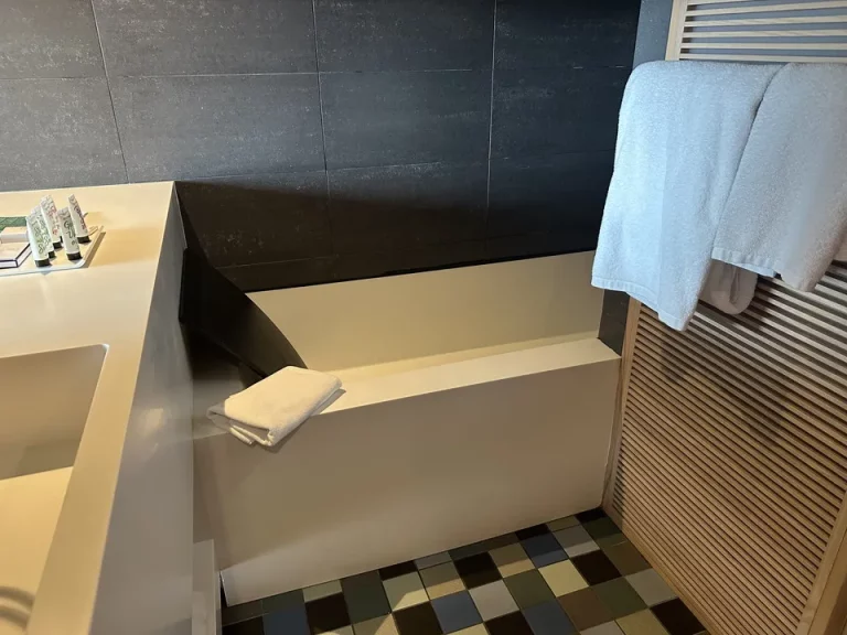 客室のバス・トイレ(バスタブ)