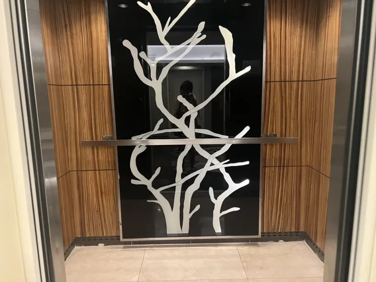 エレベーター内