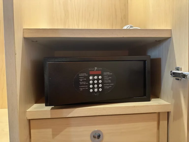 客室(セーフティーボックス(閉じた状態))