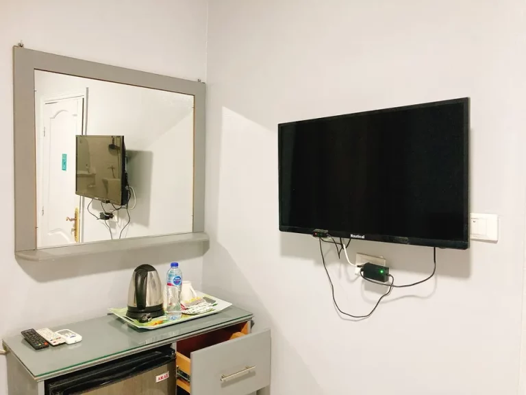 テレビ斜めから