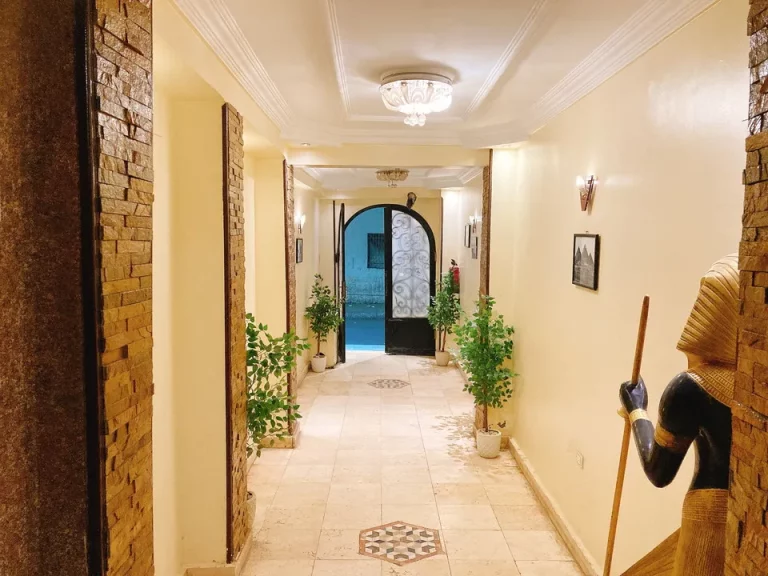 エントランス中から