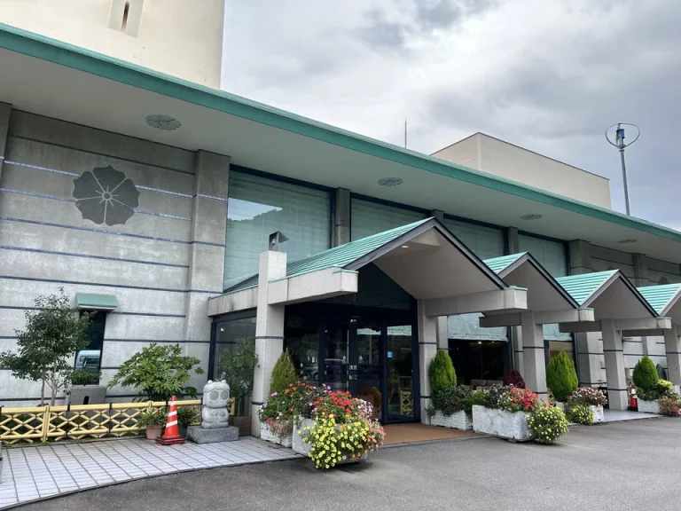 エントランス外観(昼)