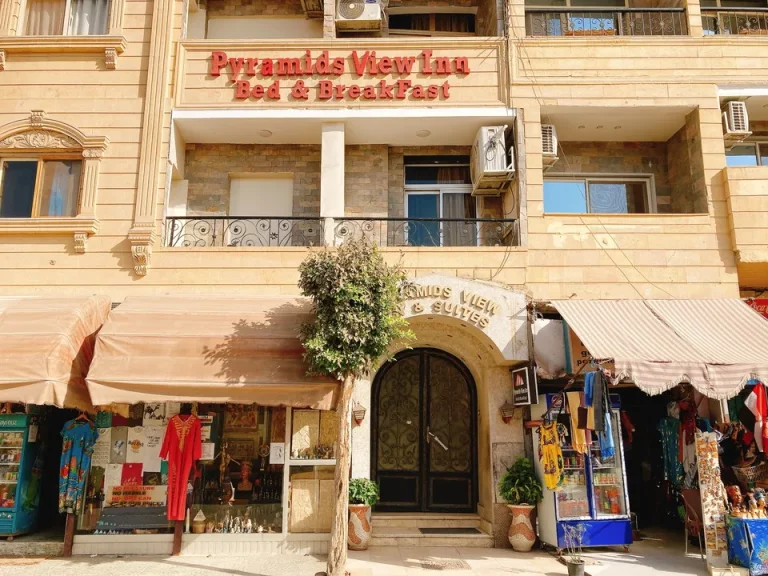 エントランス外から(昼)