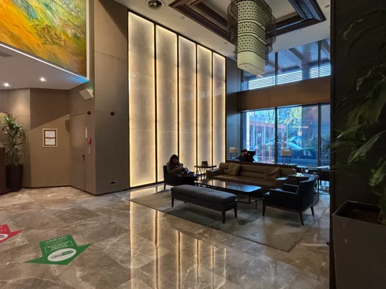 ロビー.入口すぐjpeg