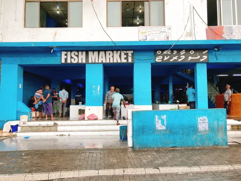 ローカルマーケット魚市場