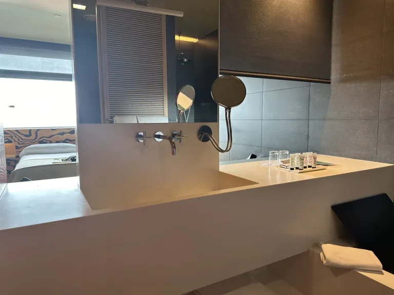 客室のバス・トイレ(洗面台全体)