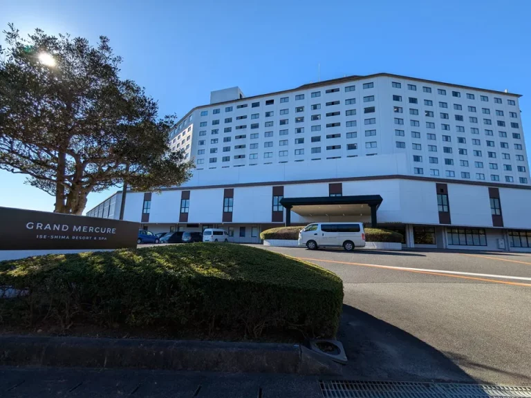 ホテル外観、ホテルの看板