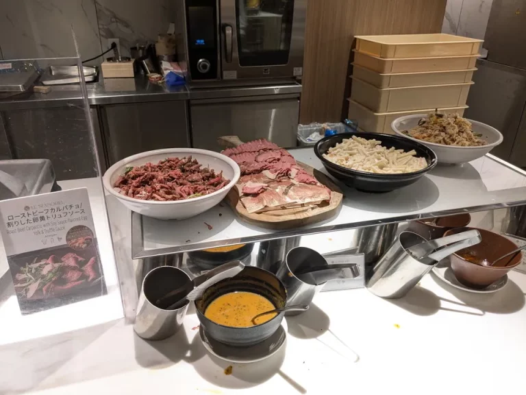 夕食料理ローストビーフもあります