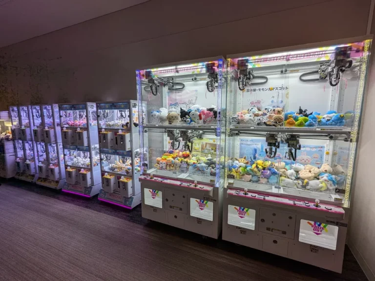 お土産ショップ横にクレーンゲーム
