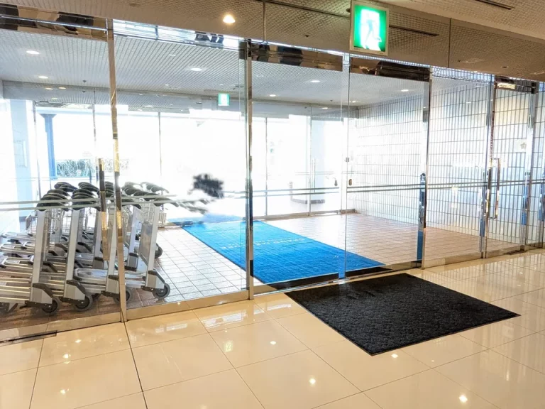 エントランス内観