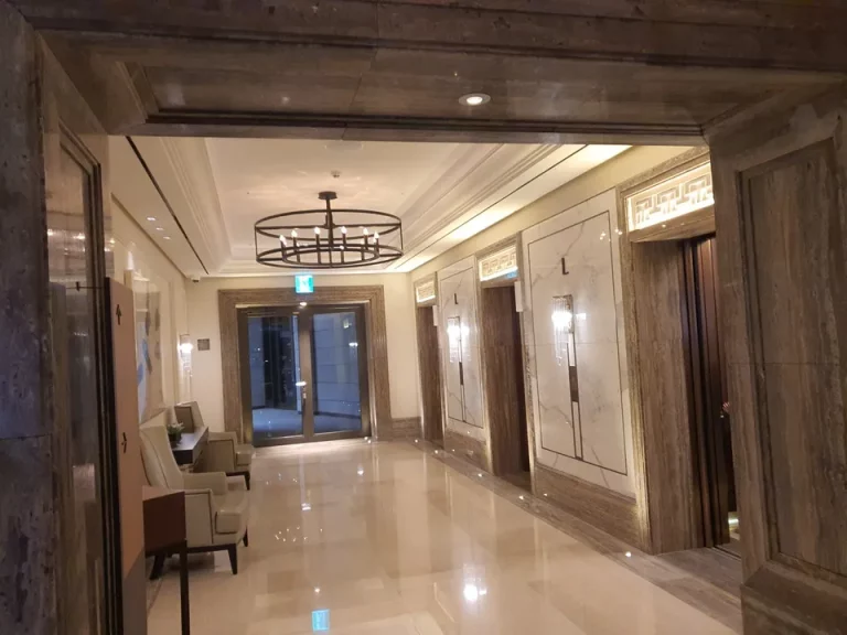 エレベーターホールフロント階