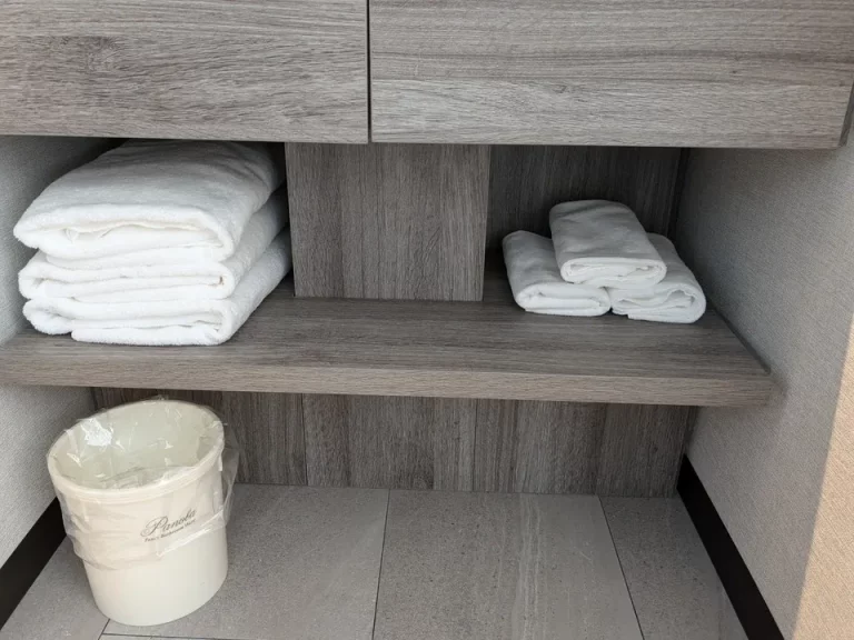 洗面台下のリネン類