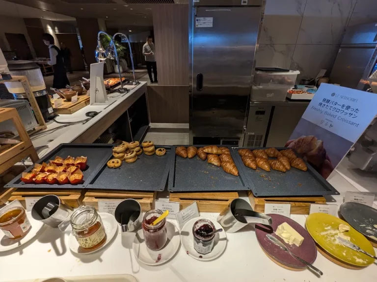 発酵バターを使ったクロワッサンなどのパンコーナー