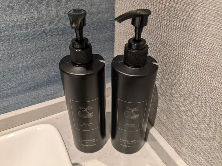 洗面台のハンドソープとミルクローション