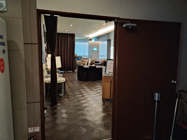 朝食会場入口