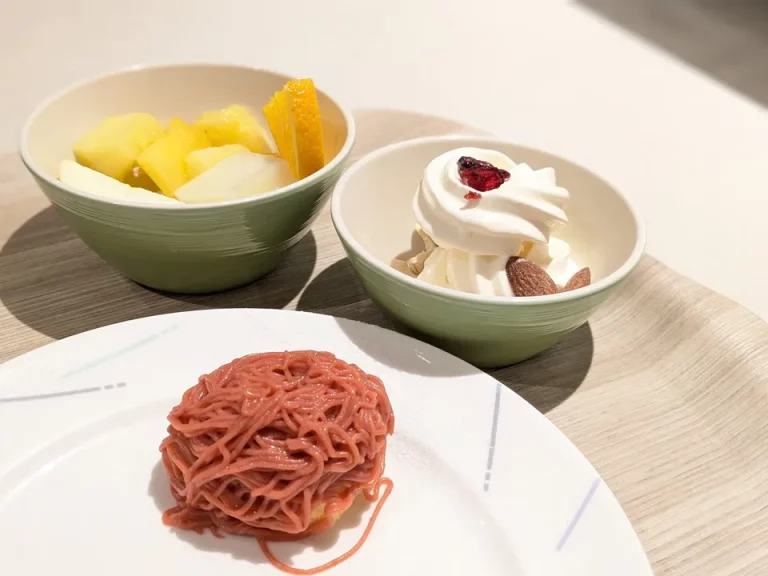 夕食料理一例搾りたてストロベリーモンブラン