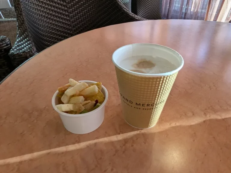 ラウンジのドリンクとおつまみ一例