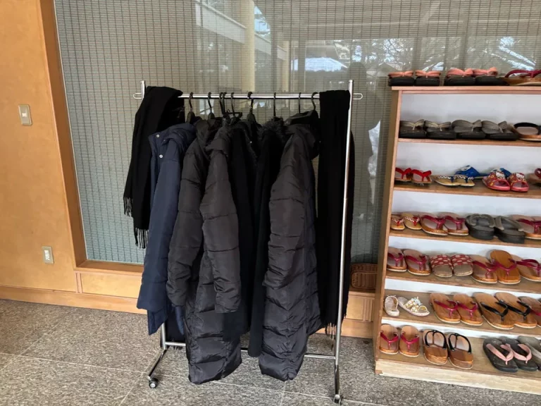 庭園散策用 下駄箱と防寒具