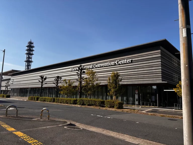コンベンションセンター(中にコンビニあり)
