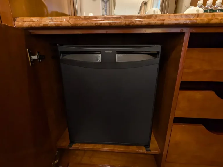 冷蔵庫閉じた状態