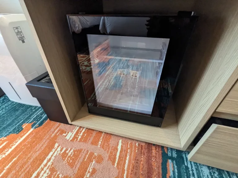 冷蔵庫閉じた状態